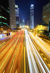 夜间的灯光交通小道景观戏剧性城市汽车小径市中心摩天大楼建筑蓝色公共汽车图片