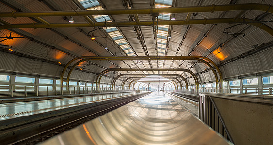 罗马菲密西诺机场火车站建筑反射铁轨城市旅行蓝色平台车站火车建筑学图片