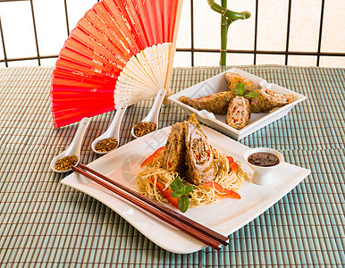 含五片火粉的橄榄树叶蔬菜午餐猪肉烹饪传统盘子餐厅香料油炸图片