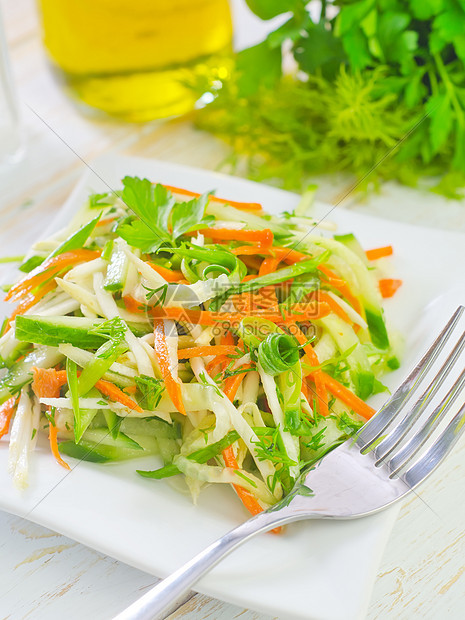 带蔬菜的新鲜沙拉油菜食物香料美食小吃饮食餐厅烹饪食品服务图片
