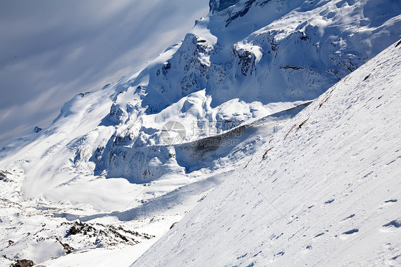 冬季雪雪山景观首脑地形假期风景高度阳光晴天天空顶峰旅游图片