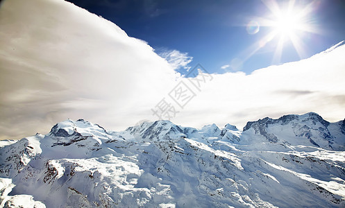 冬季阳光明阳的风景旅行地形首脑天空顶峰太阳高度假期地标晴天图片