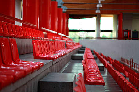 红色椅子的列健身房体育场手表观众游戏塑料图片
