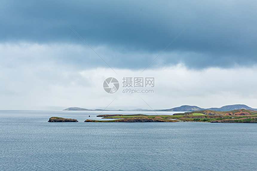 冰岛湖全景教会旅行地震天空风景旅游反射荒野地标图片