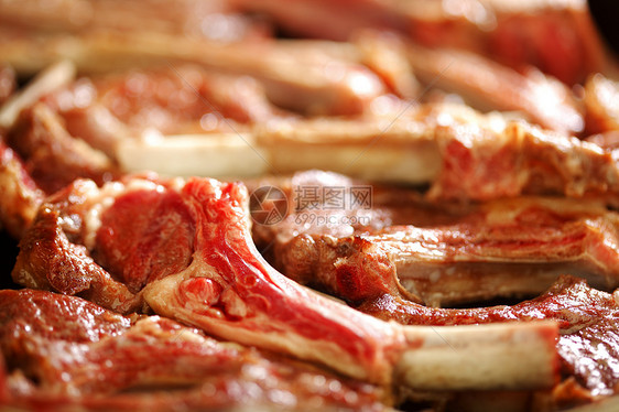锅上烧烤的肋骨牛肉宏观平底锅腰部羊肉香料美食食物猪肉盘子图片
