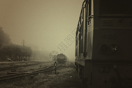 旧铁路 黑色和白色有火车头日落粮食货物历史机车太阳商业天空物流旅行图片