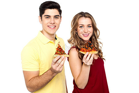 年轻情侣手拿着披萨片装饰图片