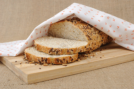 带谷物的全麦面包亚麻面包嗜好木板向日葵麦麸倾向肥胖片平衡玉米图片