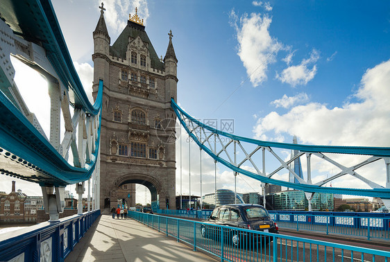 英国伦敦著名的塔大桥花岗岩旅游建筑学交通首都出租车城市地标石头游客图片