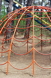 城市公园中无儿无童的多彩儿童游乐场公园校园玩具设备梯子城堡阳光游乐孩子塑料图片