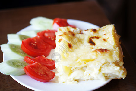 格鲁吉亚菜 带夏季蔬菜的阿赫马卡查普里菜馅饼盘子美食绿色图片