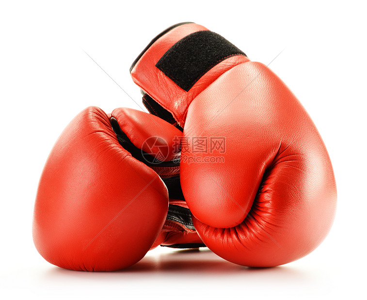白色上隔离的红皮拳击手套竞赛皮革运动训练斗争红色力量图片