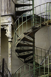 旧第比利斯的老螺旋楼梯建造橙子曲线入口脚步窗户建筑学射线障碍班级图片