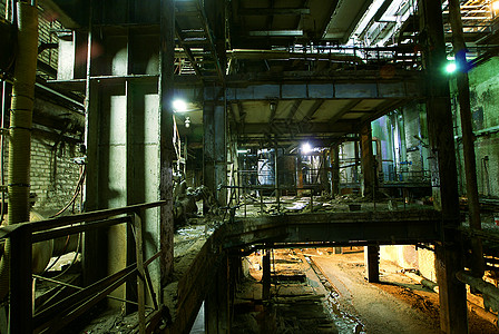 旧废弃工厂墙壁建筑物蓝色剥皮房屋沥青病房植物酒吧机构背景图片