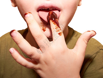小孩用手指舔巧克力的蜡烛图片