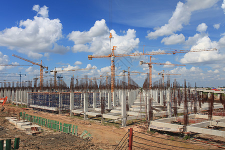 建筑工地建筑物安全地面家园工人房子起重机金属天空城市图片