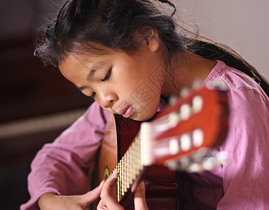 弹吉他女孩吉他手乐器吉他音乐细绳学习图片