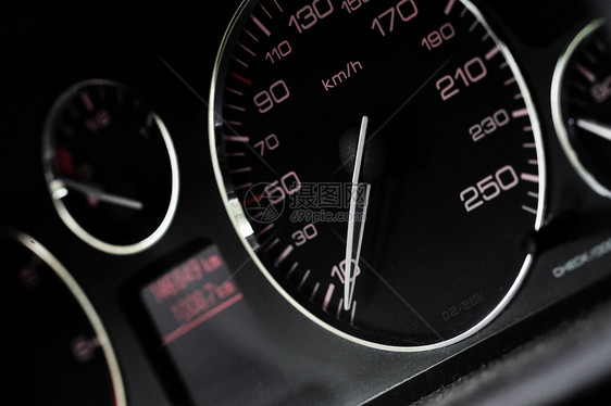 汽车仪表盘乐器黑色红色运动交通短跑旅行车速控制速度图片