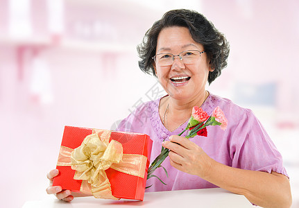 母亲快乐的日子公民展示家庭成人花束老年父母盒子喜悦祖母图片