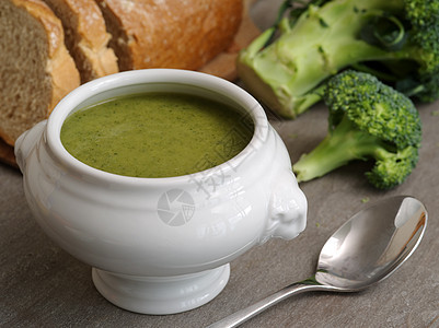 花椰菜汤绿色营养午餐美食食物勺子面包饮食小吃健康图片
