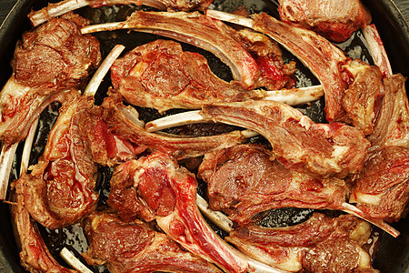 锅上烧烤的肋骨美味宏观牛肉腰部烹饪营养香料平底锅油炸羊肉图片