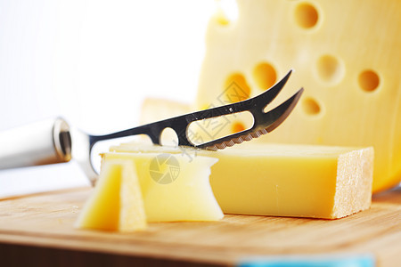 奶酪和奶酪刀小吃奶制品木头牛奶气味香味早餐盘子美食生活图片