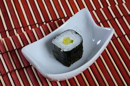 寿司苏斯沃白色文化筷子海鲜健康饮食盘子素食美食食物海藻图片