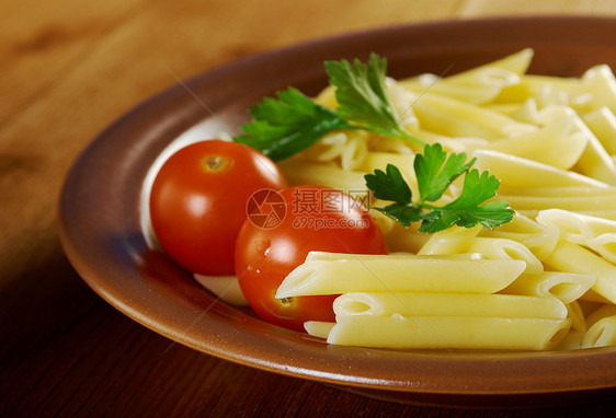 美味的通心面桌子美食西红柿菜板木头素菜照片创造力宏观食物图片