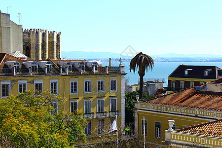 葡萄牙里斯本一栋旧大楼的详情商业住宅历史入口出口建筑城市石灰石木头艺术图片