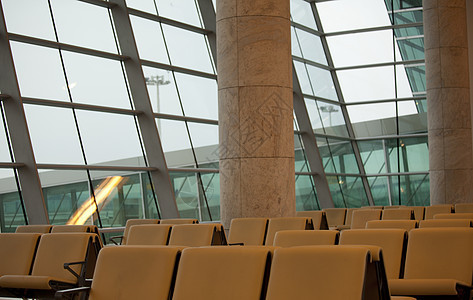 在机场有座位的候诊室车站民众乘客航空公司运输航班大堂飞机场地面房间图片
