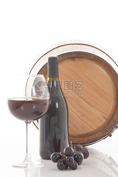红酒加葡萄和桶子营养瓶子酒精玻璃藤蔓水果液体红色收成图片