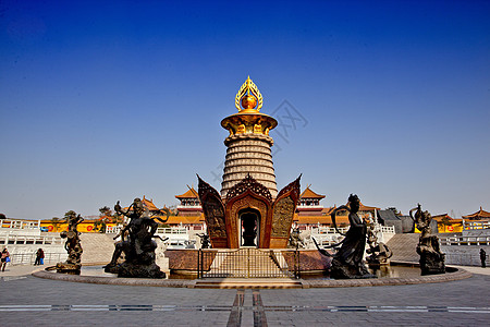 建筑结构架构树木寺庙游客公园宗教风景旅游绿色蓝天历史背景图片