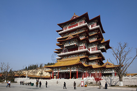 建筑结构架构寺庙蓝天绿色植被宗教公园旅游游客风景树木背景图片