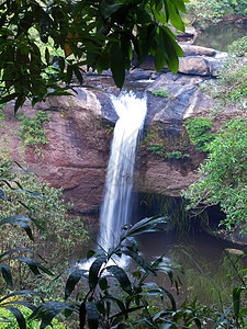 Haew Suwat瀑布遗产风景公园旅行溪流悬崖激流石头岩石丛林图片