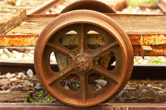 旧铁路车轮轨枕火车领带金属力量货运车皮轮子运输自由图片