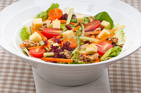 新鲜多彩健康沙拉水果叶子核桃维生素美食黄瓜饮食蔬菜盘子胡椒图片