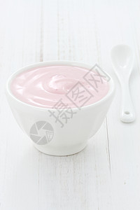 新鲜草莓酸奶牛奶玻璃奶制品勺子小吃甜点冰淇淋奇异果圣代食物图片