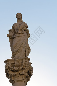 纪念葡萄酒的女雕像图片