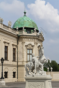 贝尔维德勒城堡右翼蓝色艺术风格旅游雕像城市地标历史历史性首都图片