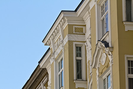 美丽的外表蓝色天空窗户城市历史工艺艺术白色黄色历史性图片