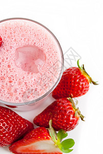 草莓冰淇淋牛奶液体饮料奶油小吃食物早餐美食玻璃果汁图片