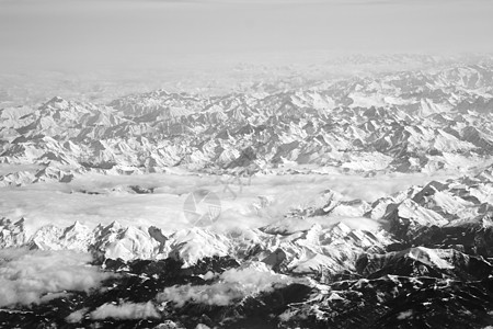 从阿尔卑斯山上空的飞机上查看天线土地顶峰旅行鸟眼黑色白色墙纸天空荒野图片