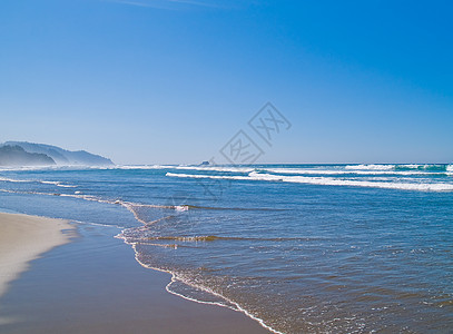 明日阳光明亮的海上海浪海岸编队飞溅海洋天气风暴地面支撑蓝色运动图片