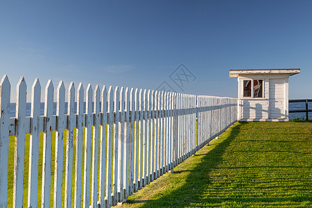 白色海滩小屋旅行班堡栅栏海岸图片