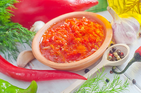 番茄和辣椒新鲜酱香料食物胡椒香气玻璃团体植物烹饪蔬菜香味图片