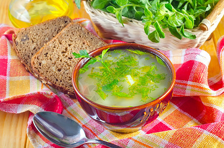 新鲜汤草本植物午餐餐厅烹饪盘子勺子蔬菜面包香菜美食图片
