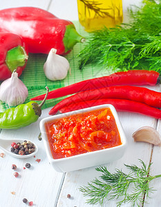 番茄和辣椒新鲜酱烹饪美食蔬菜香味团体胡椒玻璃香料食物植物图片