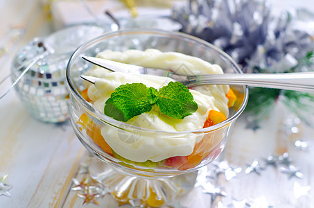 水果沙拉玻璃浆果甜点美食小吃饮食派对餐巾早餐酸奶图片