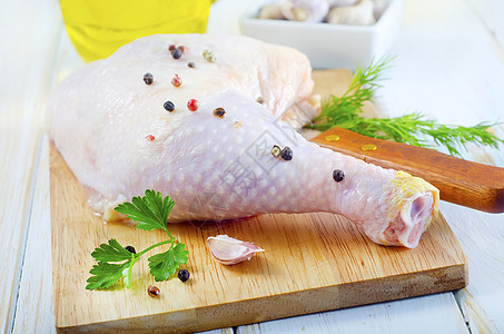鸡屠夫炙烤低脂肪鹧鸪生物鱼片母鸡产品鸡腿农产品图片