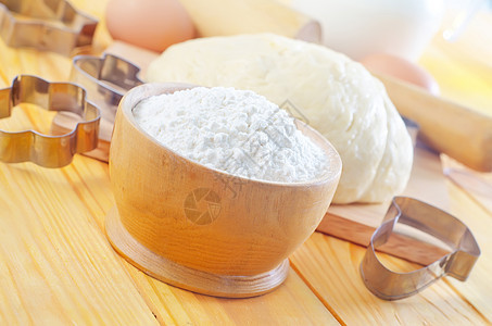 木碗的面粉粉末蛋糕面包师小麦健康迷迭香早餐滚动粮食食物图片